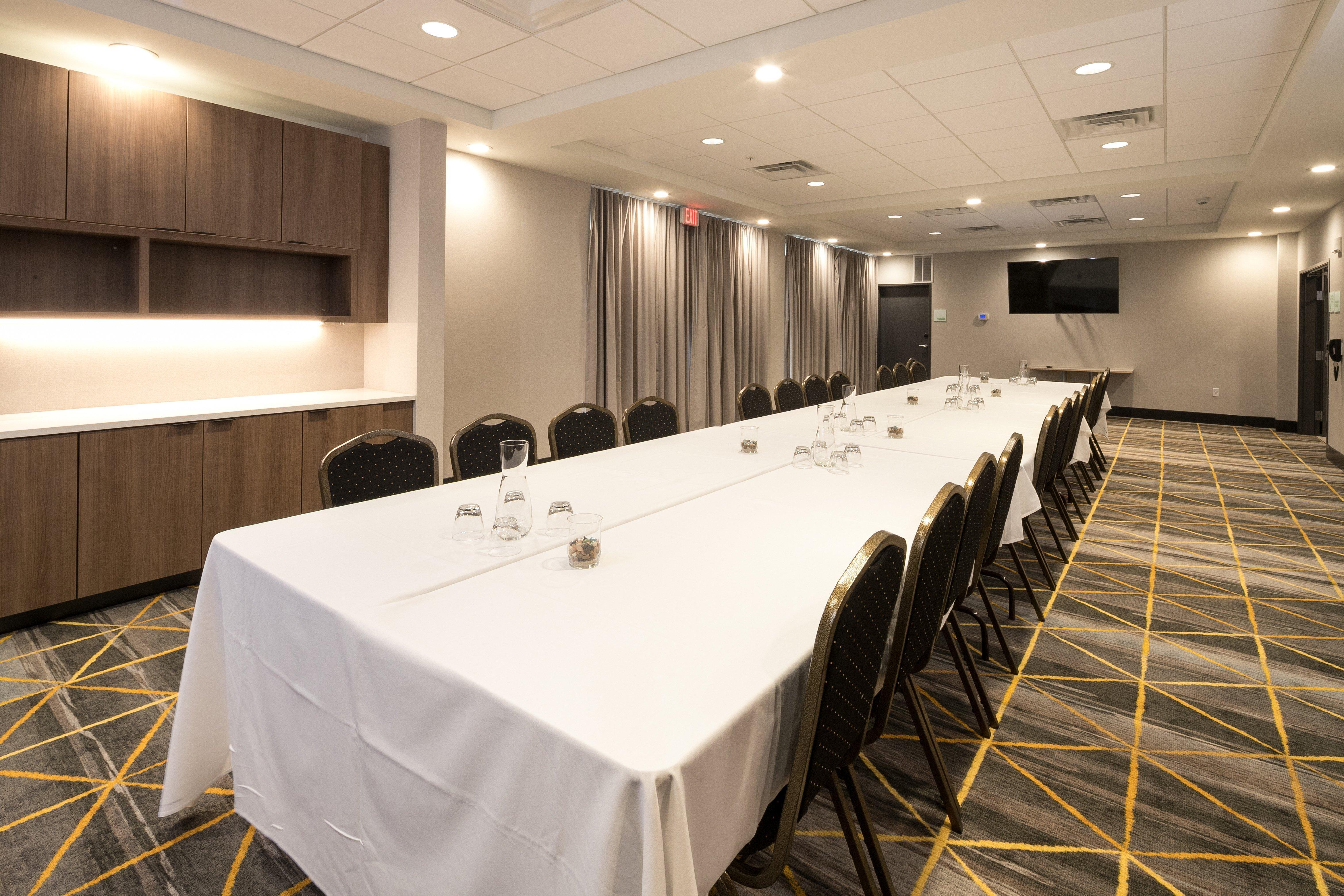 Holiday Inn Hotel & Suites - Mount Pleasant By Ihg Exterior photo